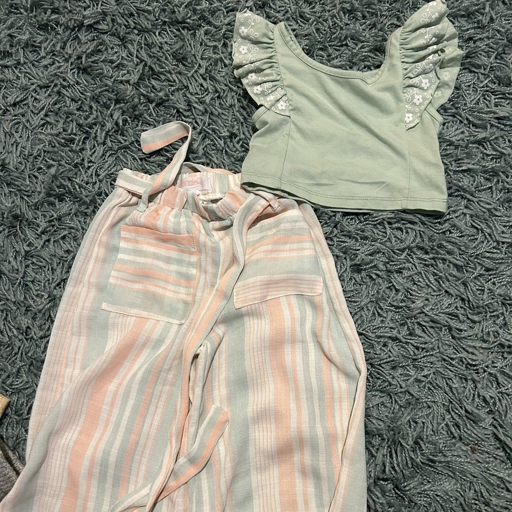 Kensie Brand Crop Top and matching Capri Pants Set